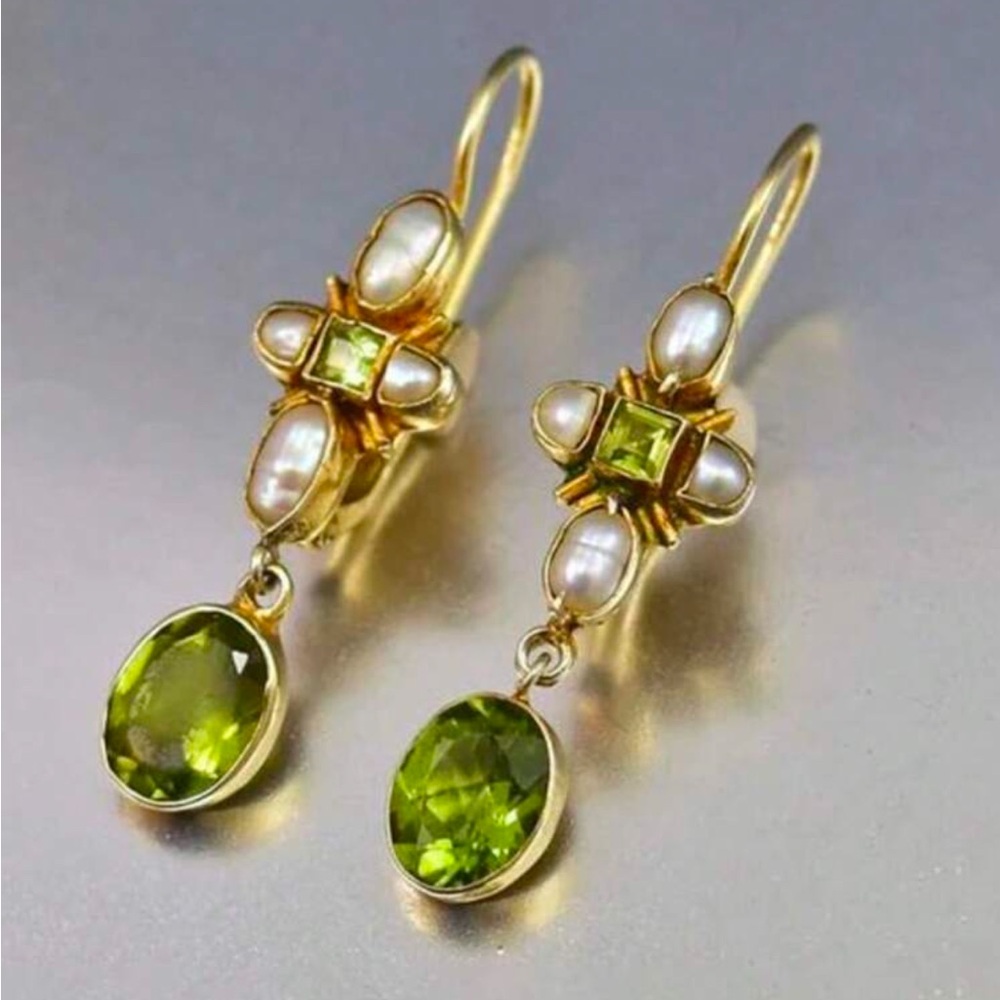 Luxe Gold Tone Vintage Look Faux Pearl